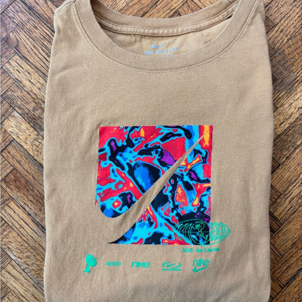 Nike Men’s Small T-Shirt, no rips or stains.
Gently used a few times.